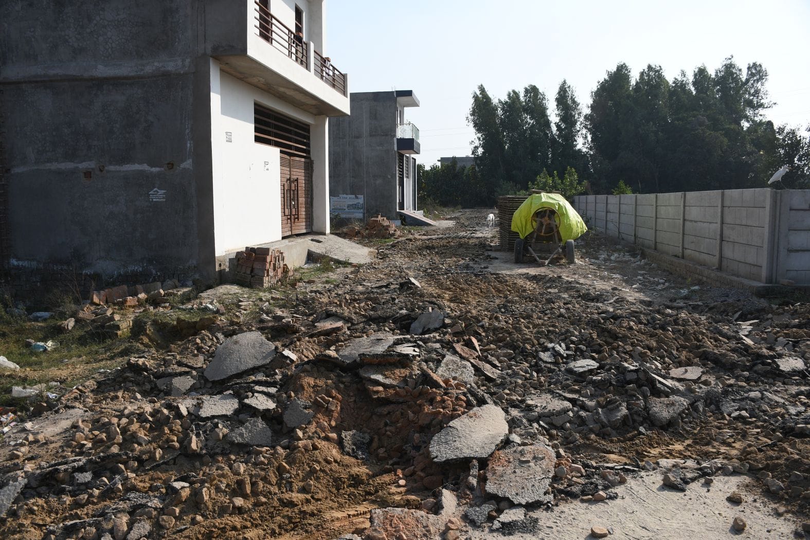 एलडीए ने गिराया अवैध निर्माण।