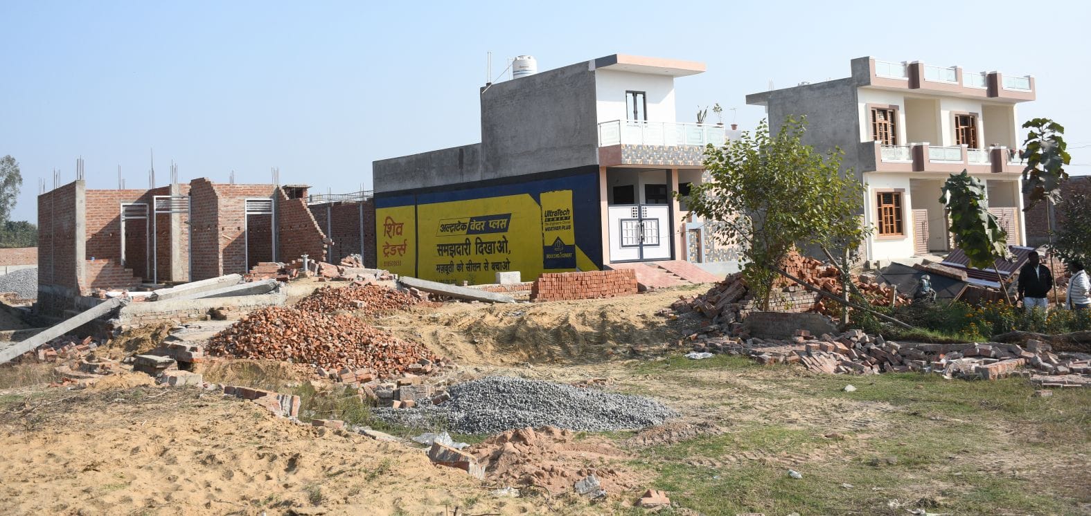 एलडीए ने गिराया अवैध निर्माण।