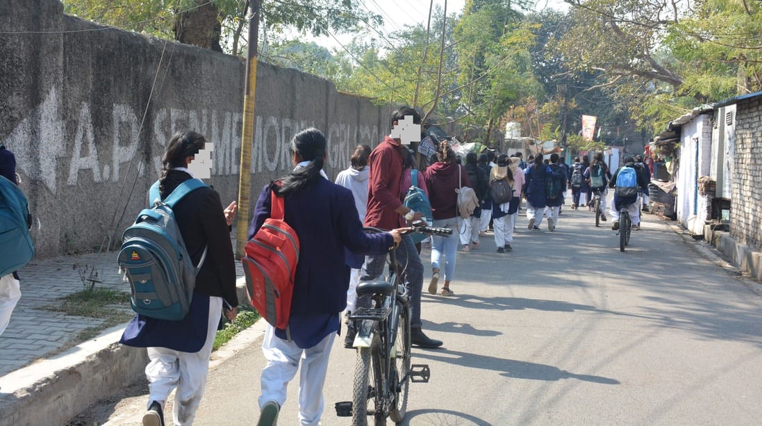 एपीसेन गर्ल्स कॉलेज की छात्राओं की सुरक्षा की चिंता बढ़ी।