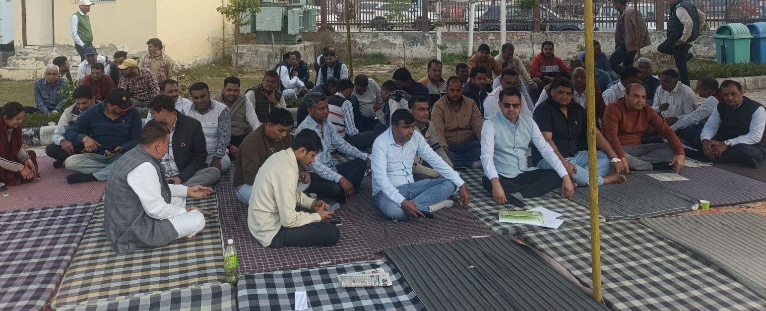 फोटो 16: सोनीपत लघु सचिवालय स्थित तहसील कार्यालय में खाली पड़ी खिड़कियां। संवाद