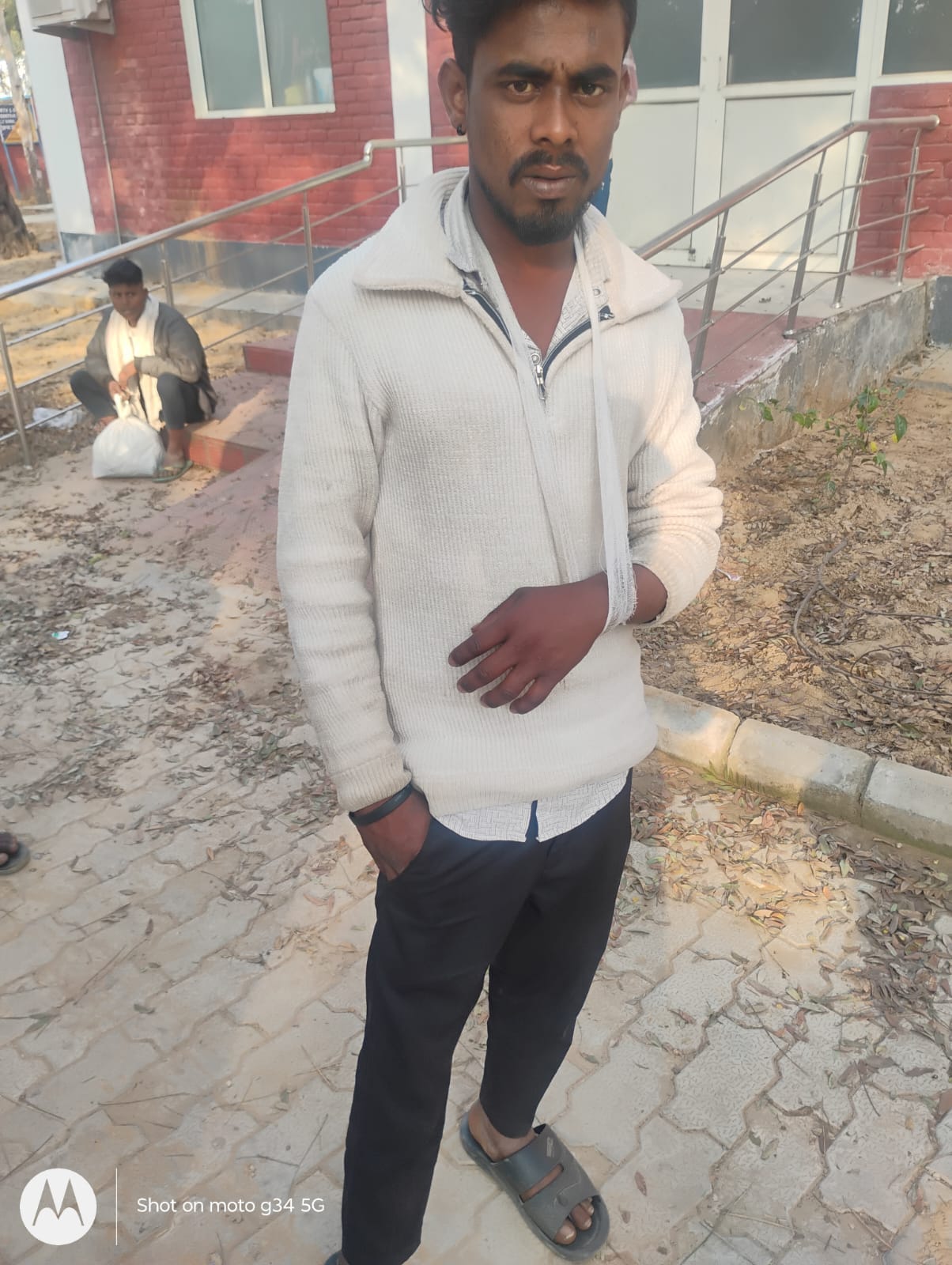 घायल साजन, आयु 23 वर्ष, गांव मानूचक, लक्खी सराय, बिहार