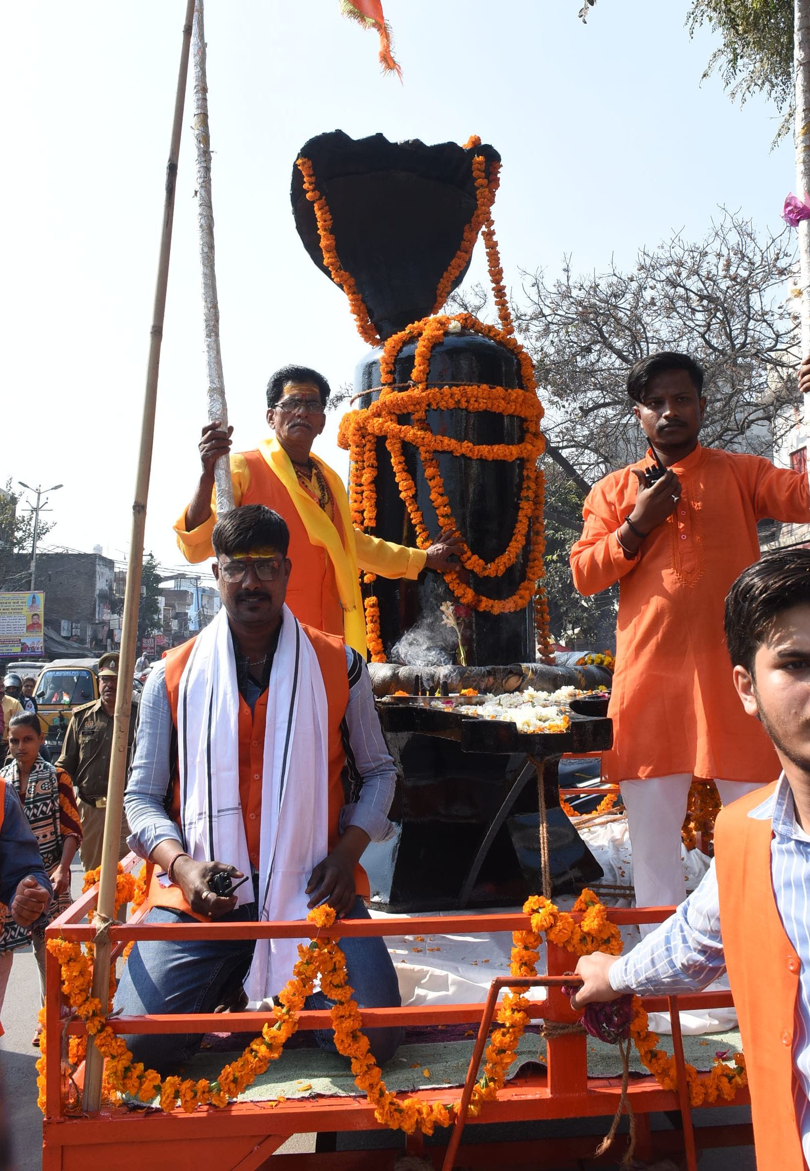 कल्याणगिरी मंदिर में निकाली गई भव्य कलश यात्रा कल्याणगिरी मंदिर में निकाली गई भव्य कलश यात्रा