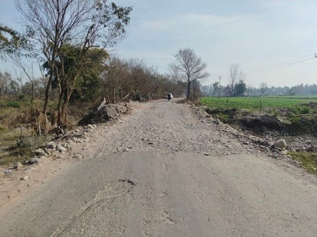 परगवाल पंहुचने वाला मुख्य मार्ग की हालत
