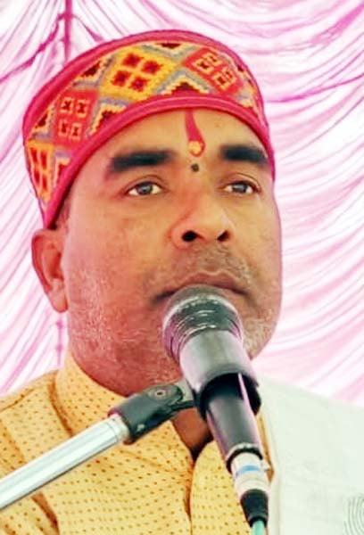पुवायां के पन्नघाट पर कलश यात्रा में शामिल श्रद्धालु। संवाद पुवायां के पन्नघाट पर कलश यात्रा में शामिल श्रद्धालु। संवाद