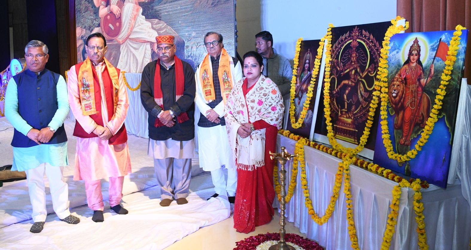 संगीत साधकों के सुरों के साथ बैंड ने भरा जोश