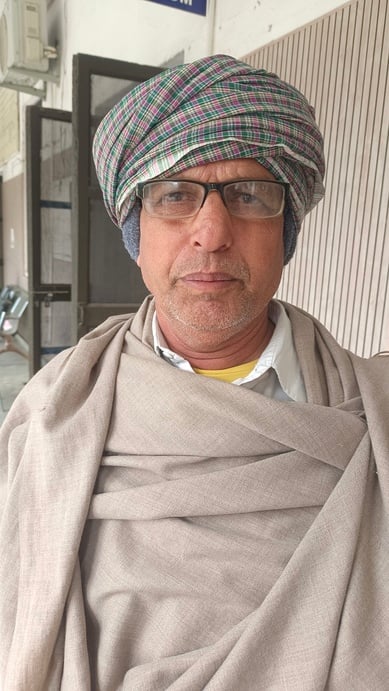 समाधान शिविर में समस्या लेकर आए लोग। संवाद