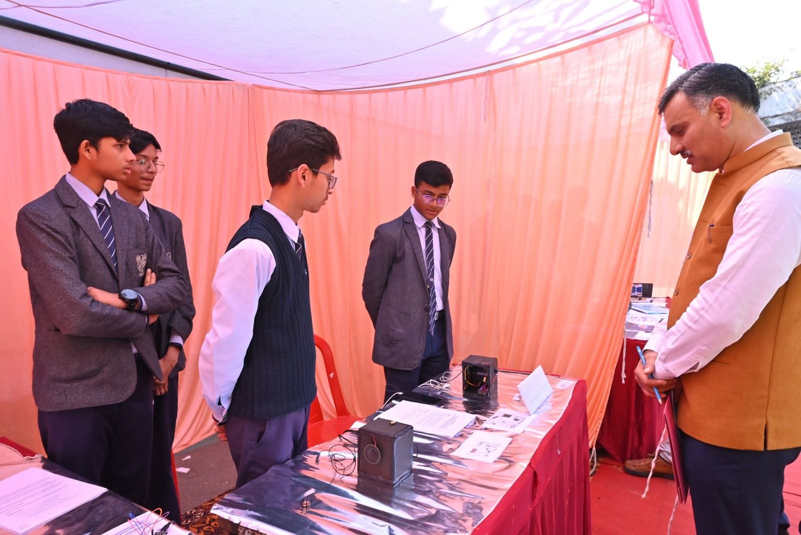 आंचलिक विज्ञान नगरी अलीगंज में मंगलवार को नवाचार फेस्टिवल का शुभारंभ हुआ। आंचलिक विज्ञान नगरी अलीगंज में मंगलवार को नवाचार फेस्टिवल का शुभारंभ हुआ।