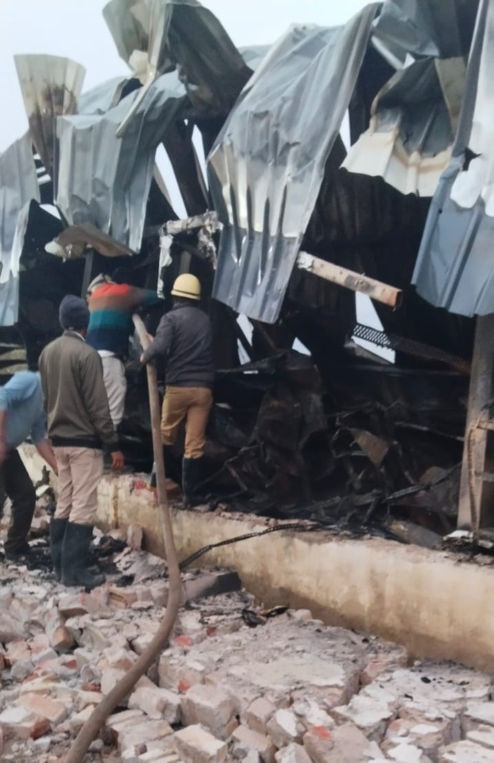 आग लगने के बाद गोदाम की हालत। संवाद आग लगने के बाद गोदाम की हालत। संवाद