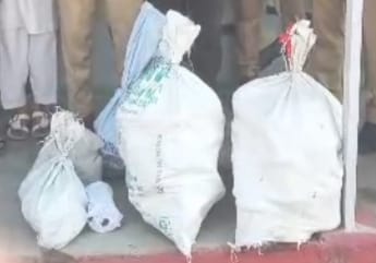 चीनी मांझे के साथ पकड़ा गया आरोपी दुकानदार सुनील । पुलिस