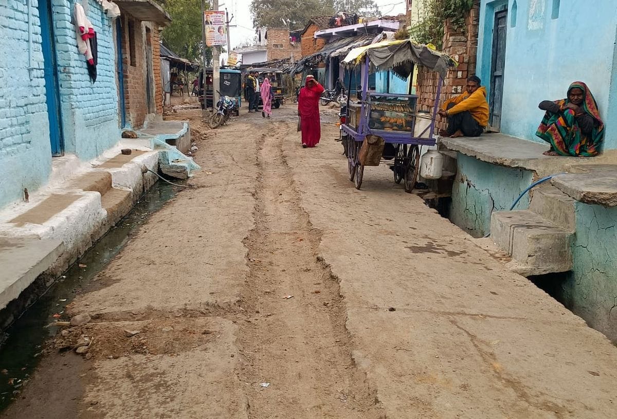 फोटो 10 एमएएचपी 10 परिचय-श्रीनगर की इस बस्ती में नहीं डाली गई पाइपलाइन। संवाद फोटो 10 एमएएचपी 10 परिचय-श्रीनगर की इस बस्ती में नहीं डाली गई पाइपलाइन। संवाद