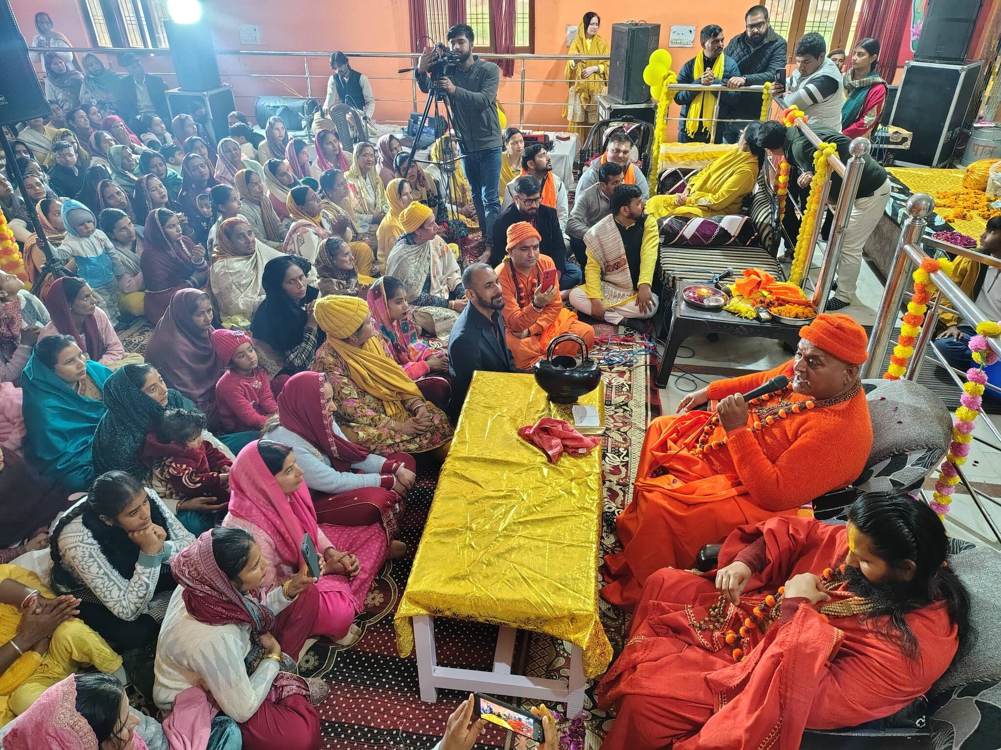 फोटो :- नौशेरा में बाबा लाल दयाल जी के मंदिर में श्री श्री 1008 महाबलेश्वर अक्षर नंद गिरी जी मह फोटो :- नौशेरा में बाबा लाल दयाल जी के मंदिर में श्री श्री 1008 महाबलेश्वर अक्षर नंद गिरी जी मह