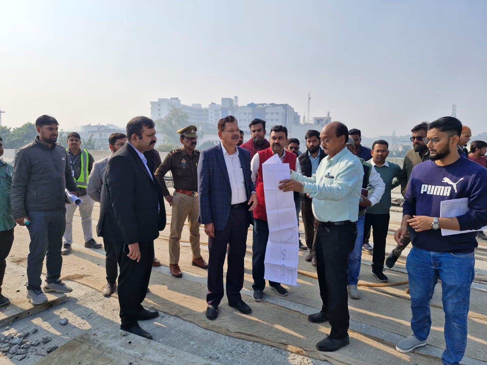 ग्रीन कॉरिडोर का एलडीए वीसी ने किया निरीक्षण।