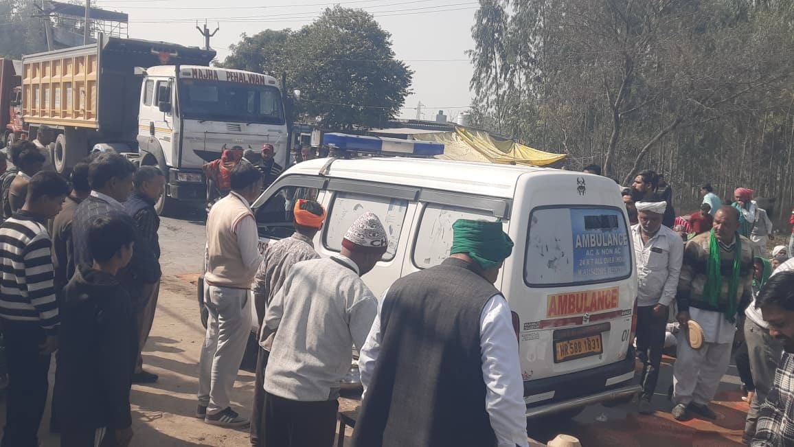 जाम के दौरान किसानों से बात करते जगाधरी एसडीएम। संवाद