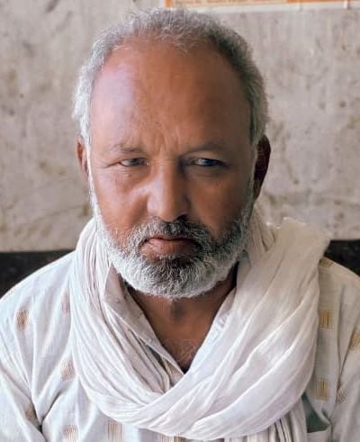 मंझनपुर पर ई-रिक्शा रोककर वसूली करता कर्मचरी। संवाद मंझनपुर पर ई-रिक्शा रोककर वसूली करता कर्मचरी। संवाद