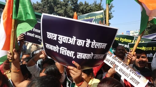 यूजीसी के समर्थन में प्रदर्शन, विधायक पल्लवी पटेल हिरासत में। यूजीसी के समर्थन में प्रदर्शन, विधायक पल्लवी पटेल हिरासत में।