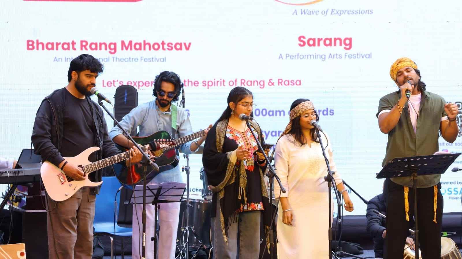 11-सुपवा महोत्सव में अपने उत्पाद प्रदर्शित करतीं छात्रा चेतन्या व प्रतिभा। स्रोत : सुपवा 11-सुपवा महोत्सव में अपने उत्पाद प्रदर्शित करतीं छात्रा चेतन्या व प्रतिभा। स्रोत : सुपवा