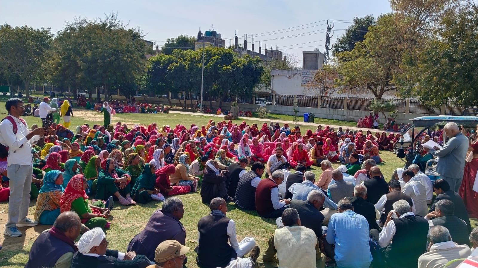 फोटो संख्या:64- नगर पालिका महेंद्रगढ़ में हड़ताल पर बैठे सफाई कर्मचारी---संवाद फोटो संख्या:64- नगर पालिका महेंद्रगढ़ में हड़ताल पर बैठे सफाई कर्मचारी---संवाद