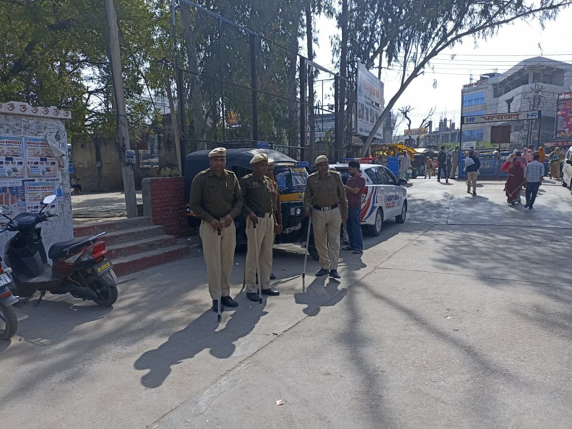 फोटो संख्या:64- नगर पालिका महेंद्रगढ़ में हड़ताल पर बैठे सफाई कर्मचारी---संवाद फोटो संख्या:64- नगर पालिका महेंद्रगढ़ में हड़ताल पर बैठे सफाई कर्मचारी---संवाद
