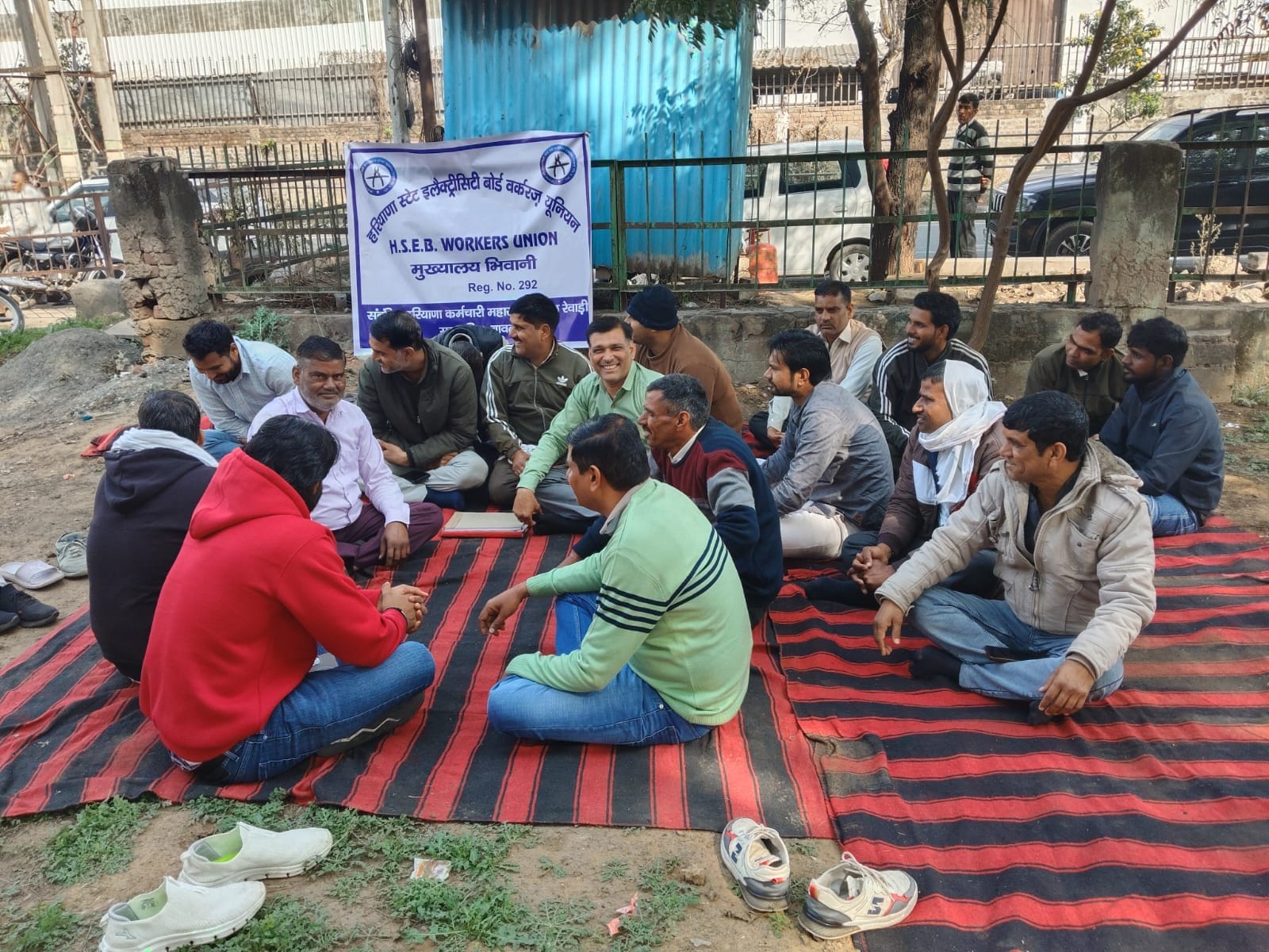 हड़ताल के दौरान प्रदर्शन करते रोडवेज कर्मचारी। संवाद