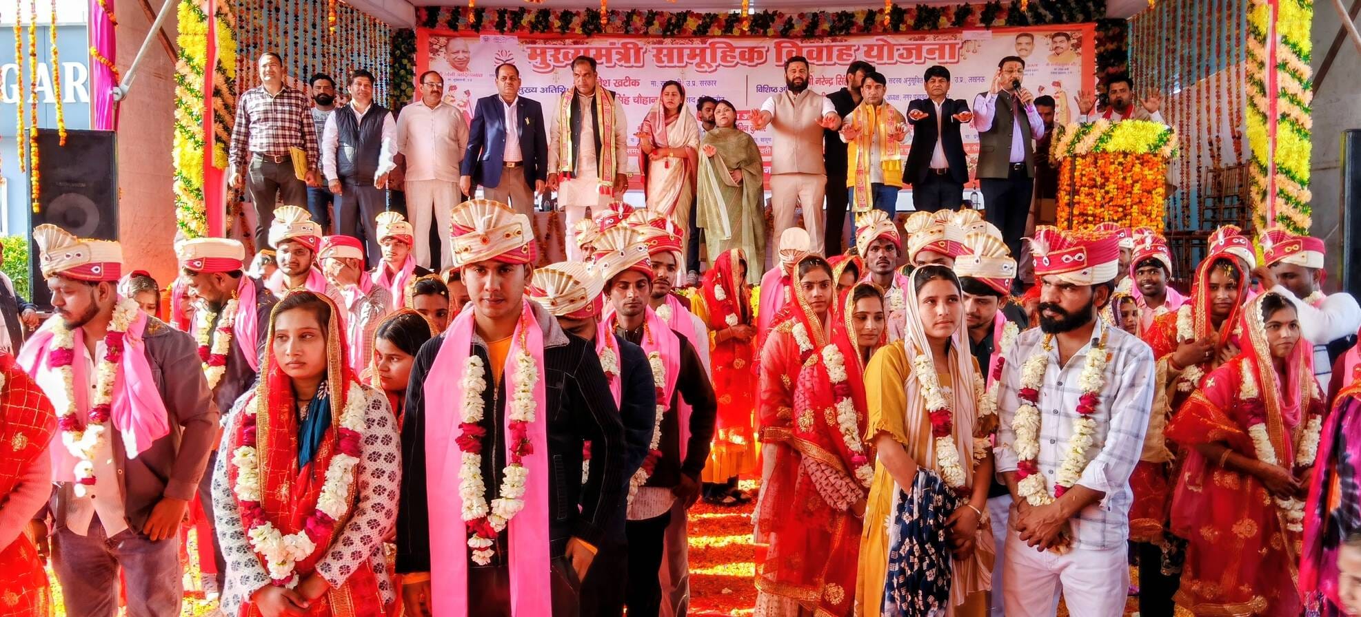 मुख्यमंत्री सामूहिक विवाह योजना में शादी से पहले बायोमैट्रिक जांच कराते जोडे। (मवाना) मुख्यमंत्री सामूहिक विवाह योजना में शादी से पहले बायोमैट्रिक जांच कराते जोडे। (मवाना)