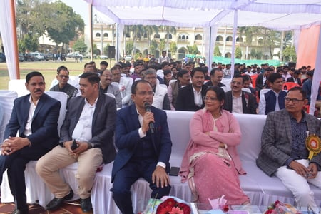 राजकीय जुबिली इंटर कॉलेज में बुधवार को 12वीं के विद्यार्थियों का विदाई समारोह हुआ। 