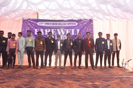 राजकीय जुबिली इंटर कॉलेज में बुधवार को 12वीं के विद्यार्थियों का विदाई समारोह हुआ। 