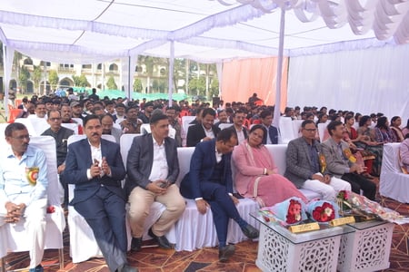 राजकीय जुबिली इंटर कॉलेज में बुधवार को 12वीं के विद्यार्थियों का विदाई समारोह हुआ। 