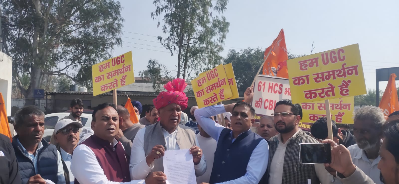 शहर में उपायुक्त कार्यालय पर लोकतंत्र सुरक्षा पार्टी के कार्यकर्ताओं ने हरियाणा के राज्यपाल के शहर में उपायुक्त कार्यालय पर लोकतंत्र सुरक्षा पार्टी के कार्यकर्ताओं ने हरियाणा के राज्यपाल के