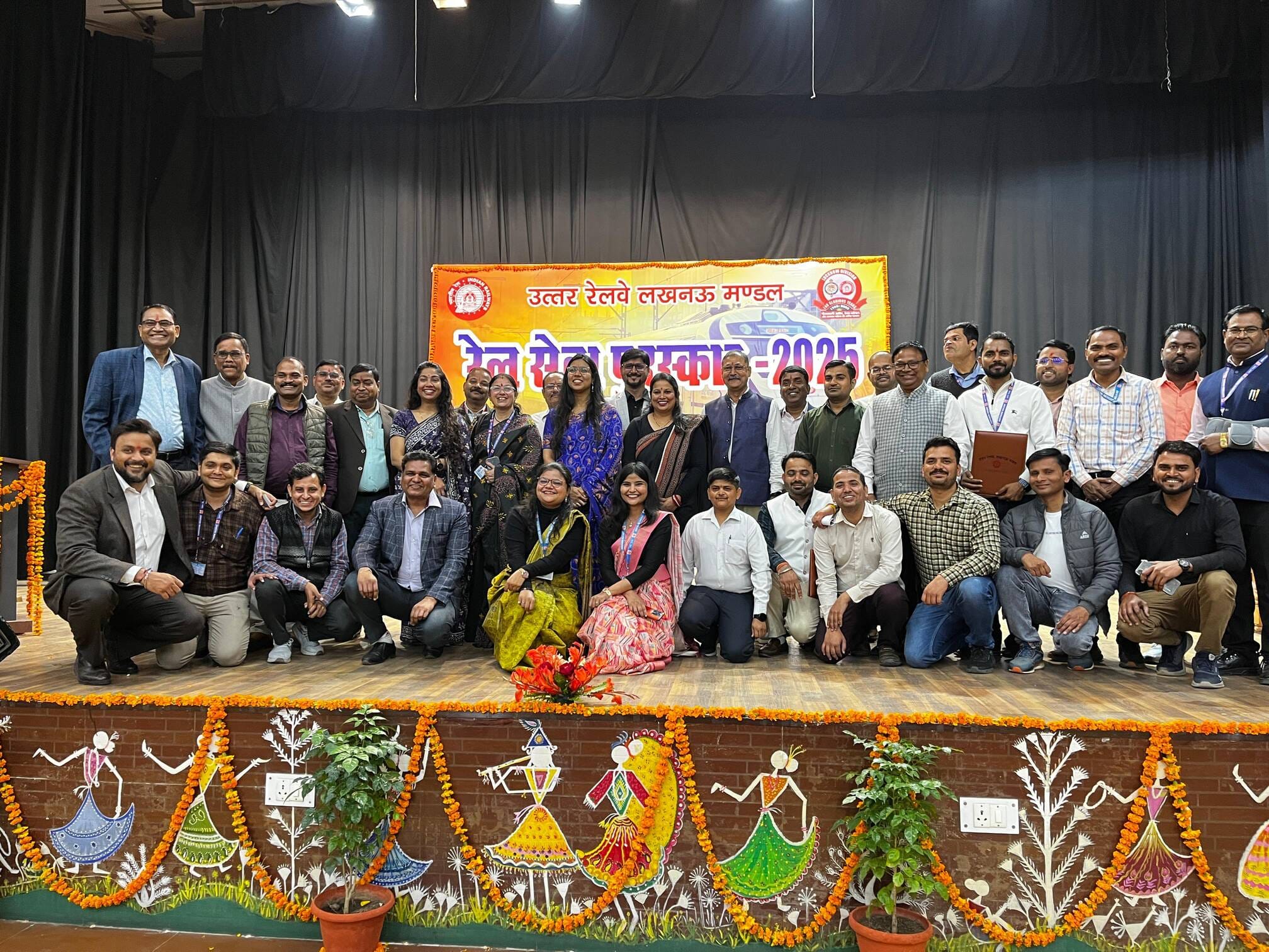 उत्कृष्ट कार्यों के लिए उत्तर रेलवे लखनऊ मंडल के 66 रेलकर्मी अलंकृत उत्कृष्ट कार्यों के लिए उत्तर रेलवे लखनऊ मंडल के 66 रेलकर्मी अलंकृत