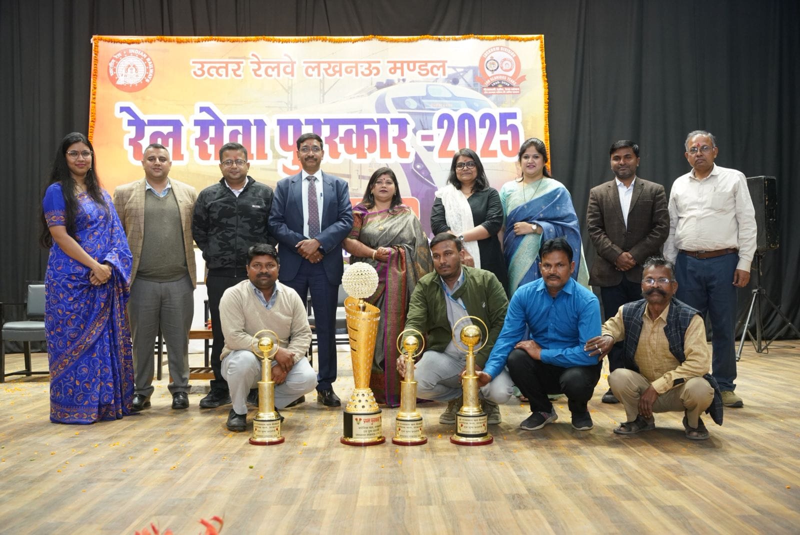उत्कृष्ट कार्यों के लिए उत्तर रेलवे लखनऊ मंडल के 66 रेलकर्मी अलंकृत उत्कृष्ट कार्यों के लिए उत्तर रेलवे लखनऊ मंडल के 66 रेलकर्मी अलंकृत