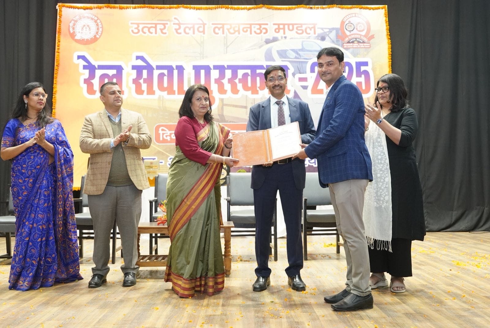 उत्कृष्ट कार्यों के लिए उत्तर रेलवे लखनऊ मंडल के 66 रेलकर्मी अलंकृत उत्कृष्ट कार्यों के लिए उत्तर रेलवे लखनऊ मंडल के 66 रेलकर्मी अलंकृत