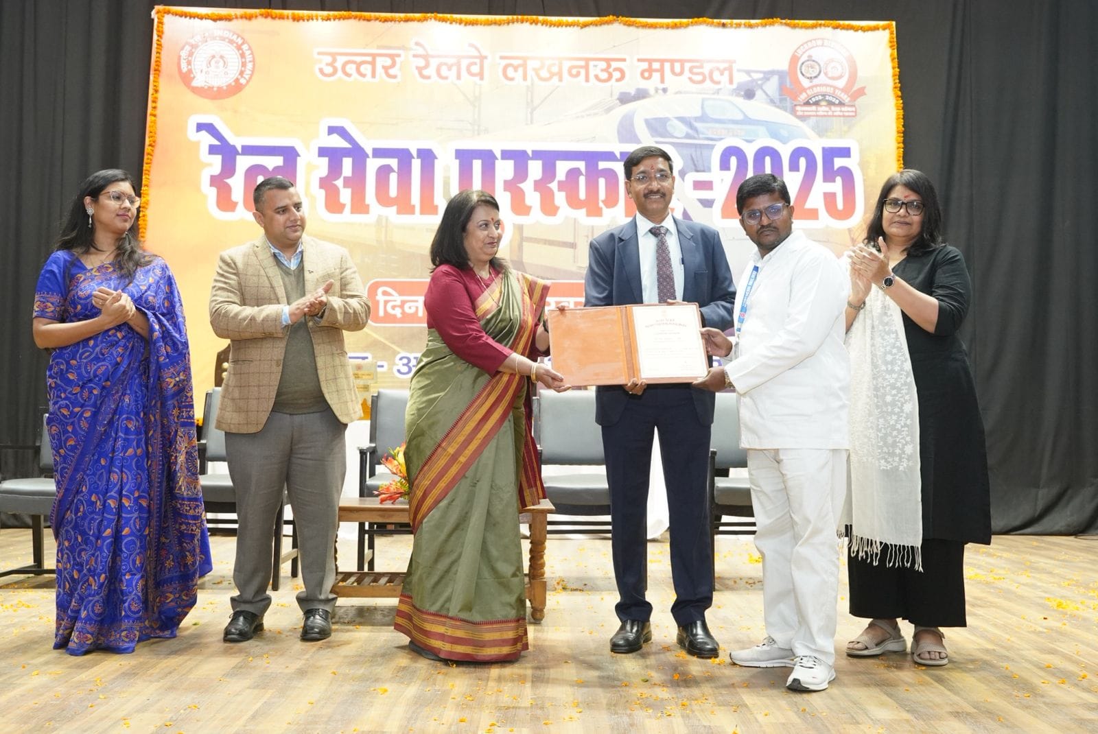 उत्कृष्ट कार्यों के लिए उत्तर रेलवे लखनऊ मंडल के 66 रेलकर्मी अलंकृत उत्कृष्ट कार्यों के लिए उत्तर रेलवे लखनऊ मंडल के 66 रेलकर्मी अलंकृत
