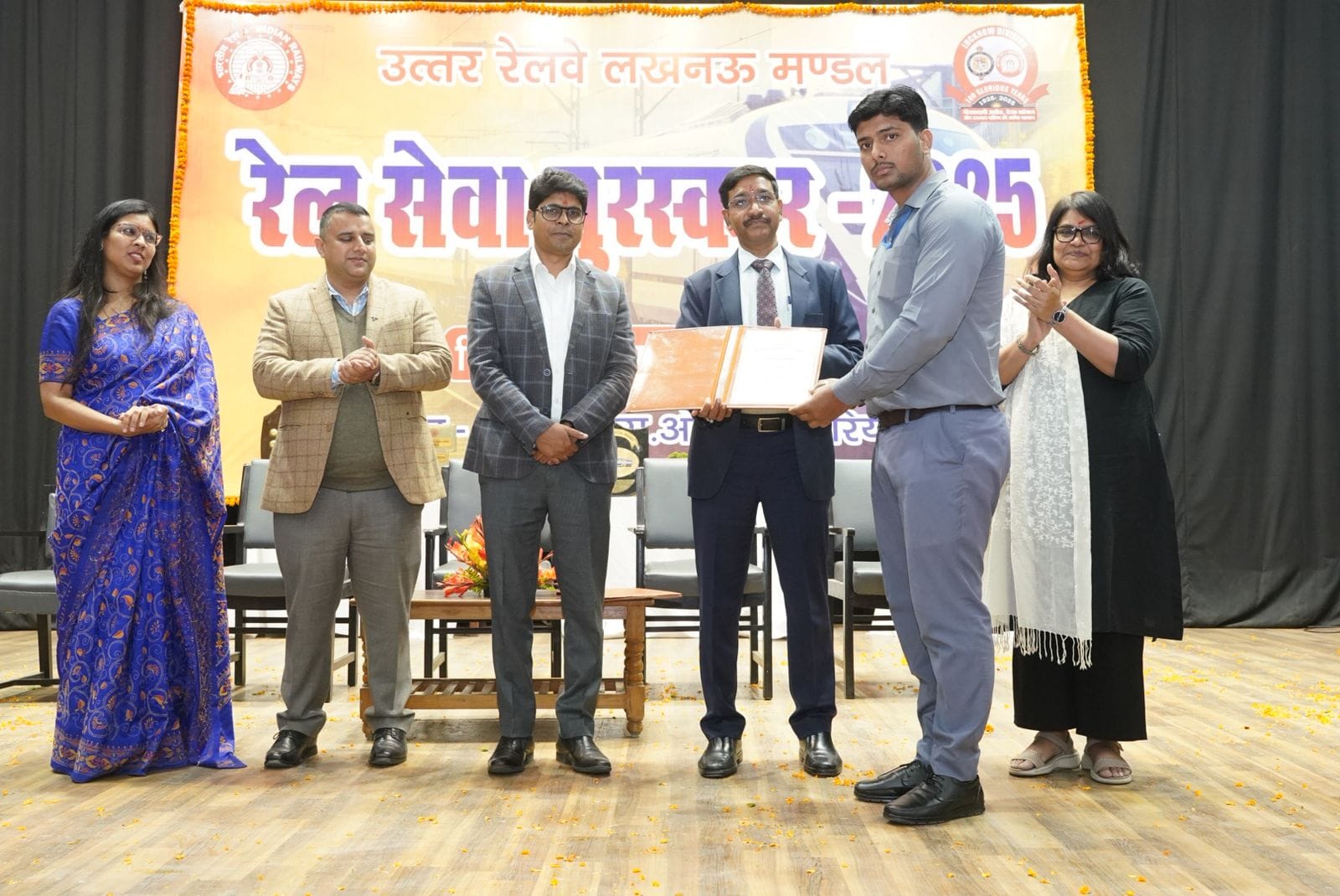 उत्कृष्ट कार्यों के लिए उत्तर रेलवे लखनऊ मंडल के 66 रेलकर्मी अलंकृत उत्कृष्ट कार्यों के लिए उत्तर रेलवे लखनऊ मंडल के 66 रेलकर्मी अलंकृत