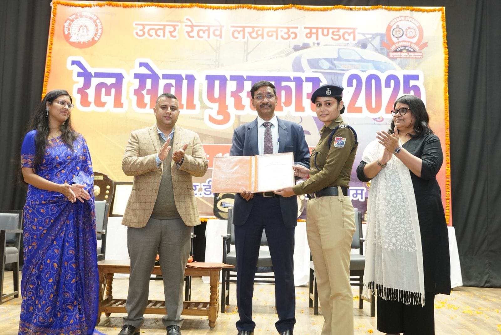 उत्कृष्ट कार्यों के लिए उत्तर रेलवे लखनऊ मंडल के 66 रेलकर्मी अलंकृत उत्कृष्ट कार्यों के लिए उत्तर रेलवे लखनऊ मंडल के 66 रेलकर्मी अलंकृत