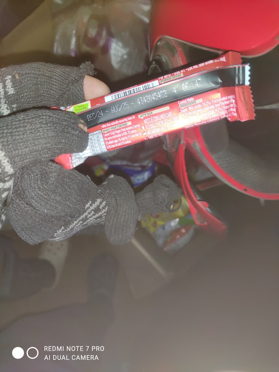 वार्षिक उत्सव में बच्चों बेची जा रही थी एक्सपायरी सामान