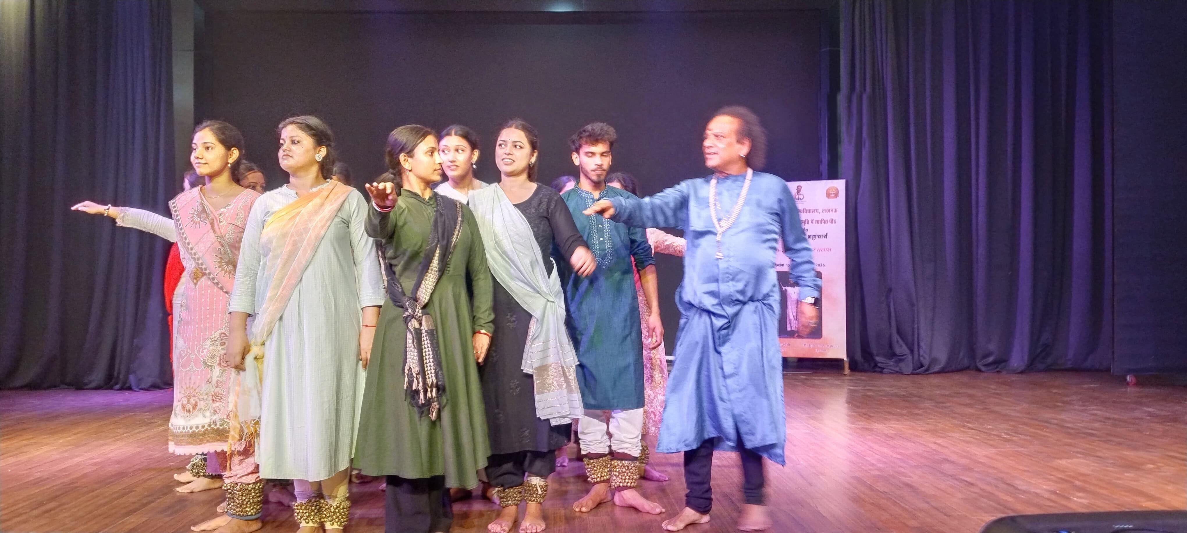 विद्यार्थियों ने सीखीं नृत्य की बारीकियां विद्यार्थियों ने सीखीं नृत्य की बारीकियां