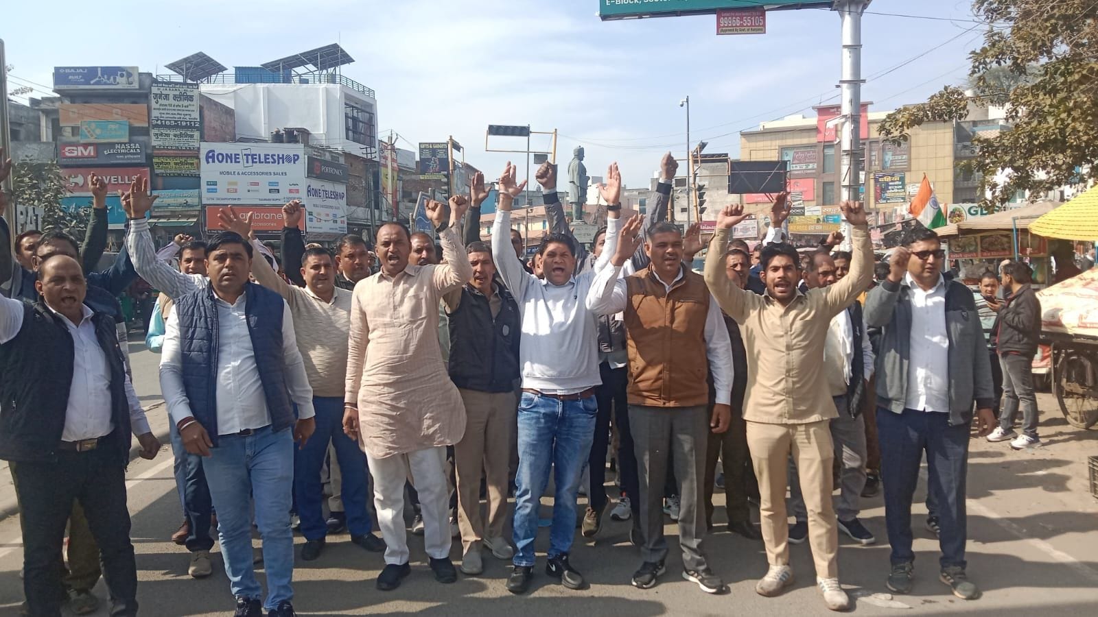 फोटो 14: राष्ट्रव्यापी हड़ताल के दौरान सोनीपत शहर में जुलूस निकालते विभिन्न विभागों के कर्मचार फोटो 14: राष्ट्रव्यापी हड़ताल के दौरान सोनीपत शहर में जुलूस निकालते विभिन्न विभागों के कर्मचार