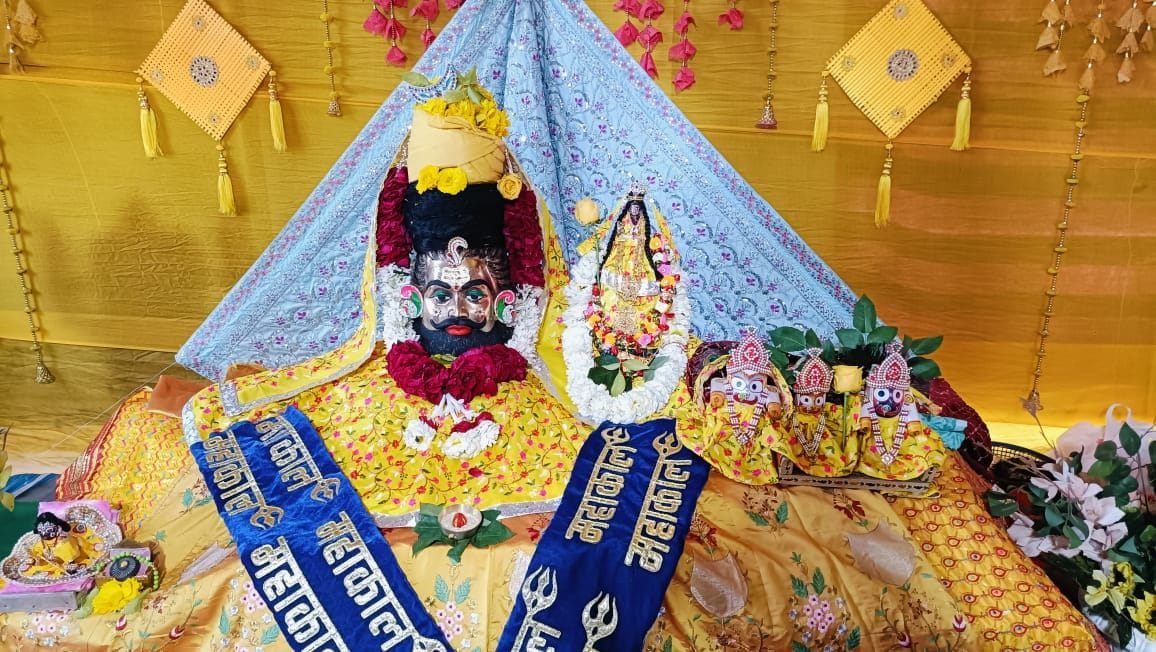 फोटो संख्या:63- मोदाश्रम मंदिर में शिव विवाह कार्यक्रम के दौरान झूमती महिलाएं--संवाद फोटो संख्या:63- मोदाश्रम मंदिर में शिव विवाह कार्यक्रम के दौरान झूमती महिलाएं--संवाद