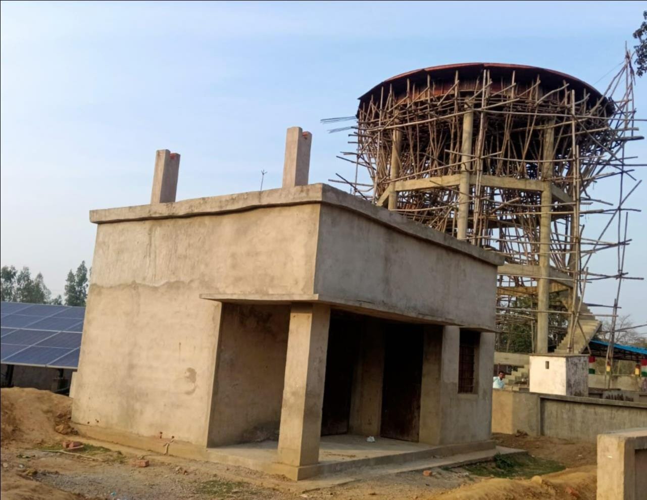 ग्राम हरिहरपुर में दो वर्ष से चालू होने का इंतजार करती पानी टंकी ग्राम हरिहरपुर में दो वर्ष से चालू होने का इंतजार करती पानी टंकी