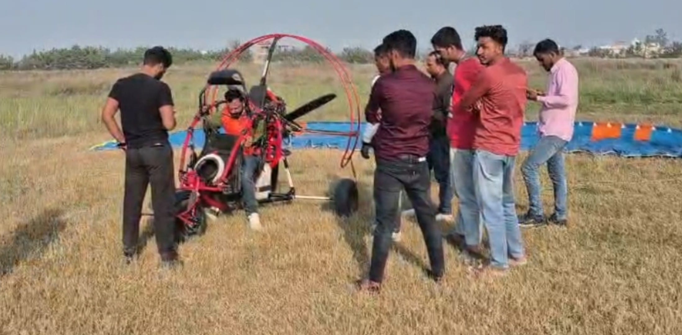 हिरण्यवती नदी के बुद्धा घाट पर नाव से लुत्फ उठाते पर्यटक,स्रोत सोशल मीडिया