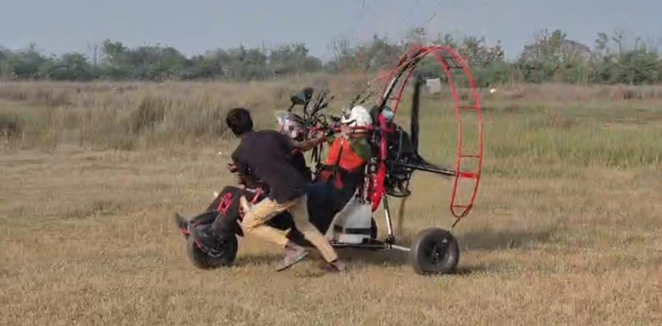 हिरण्यवती नदी के बुद्धा घाट पर नाव से लुत्फ उठाते पर्यटक,स्रोत सोशल मीडिया