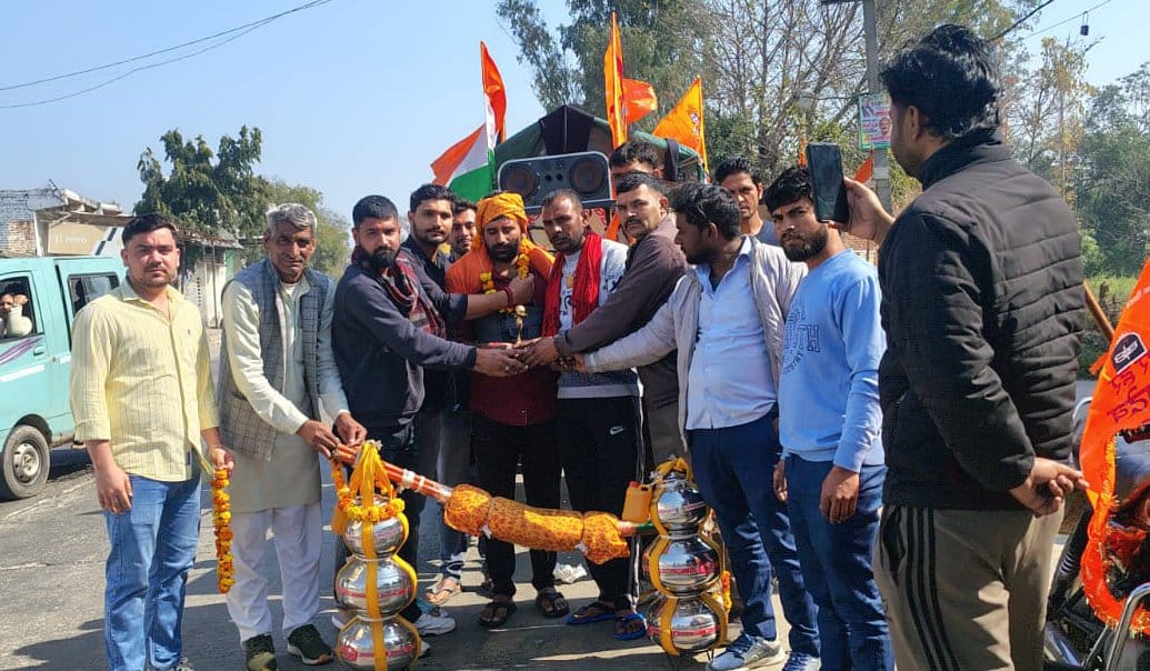 हरिद्वार से गंगाजल लेकर दाहा गांव पहुंची बड़ी कांवड़। संवाद