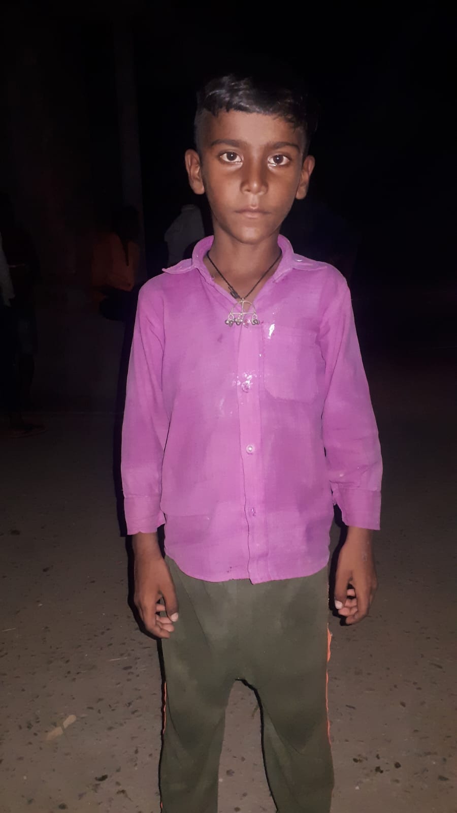 हादसे बाद घायल पड़ी बच्चियां बिलखती महिला। स्त्रोत ग्रामीण हादसे बाद घायल पड़ी बच्चियां बिलखती महिला। स्त्रोत ग्रामीण