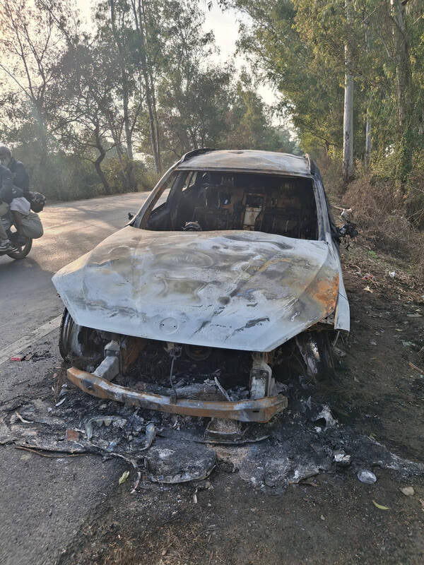 कुरुक्षेत्र। जलकर खाक हुई कार। संवाद कुरुक्षेत्र। जलकर खाक हुई कार। संवाद