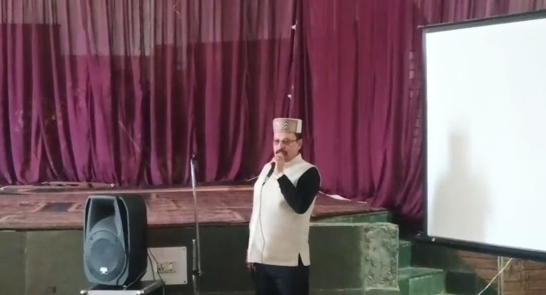 नगर परिषद नाहन के सभागार में आयोजित कार्यशाला में भाग लेते अधिकारी व कर्मचारी। स्रोत नप
