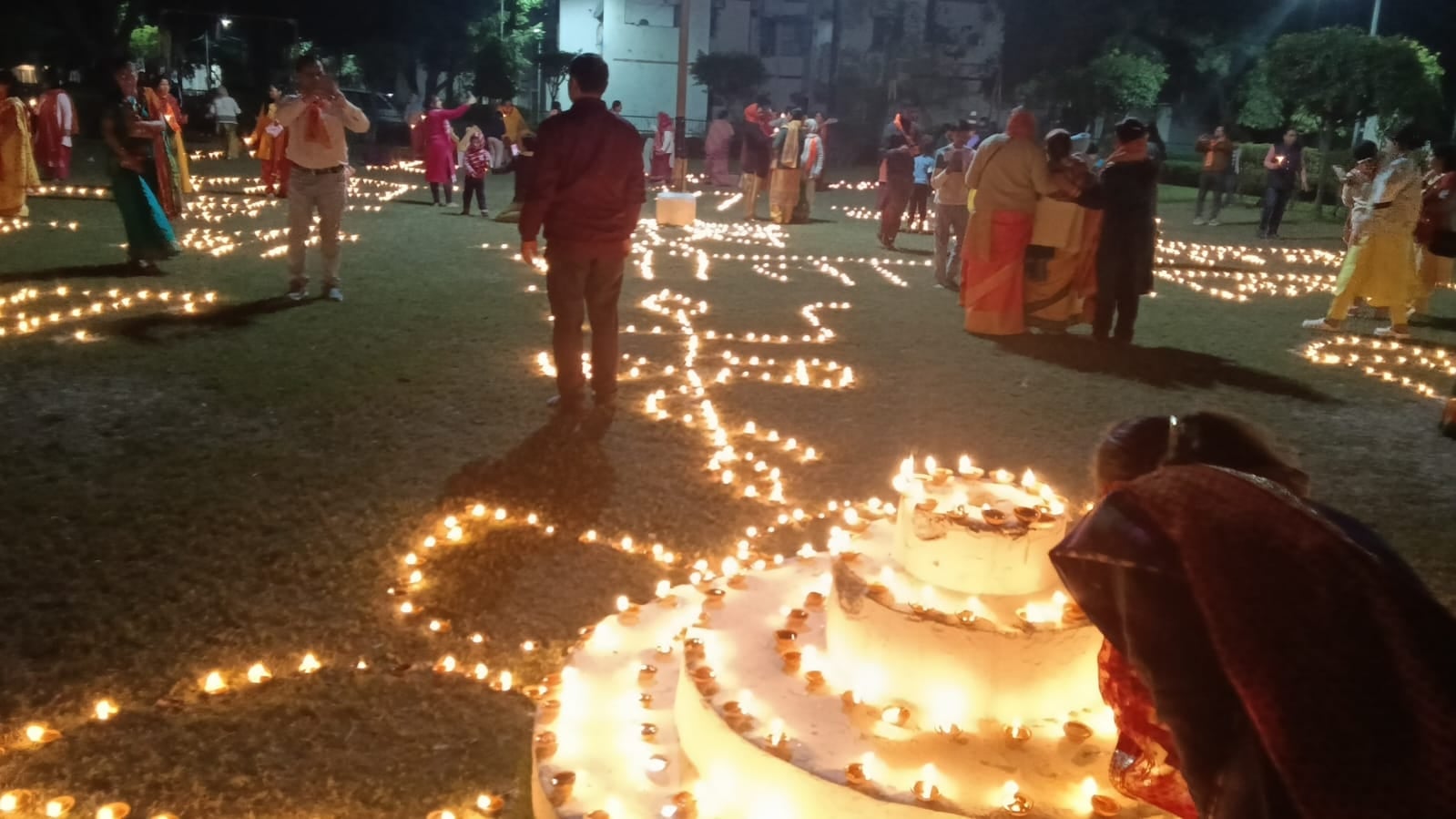 रोशनी से नहाया महादेव मंदिर