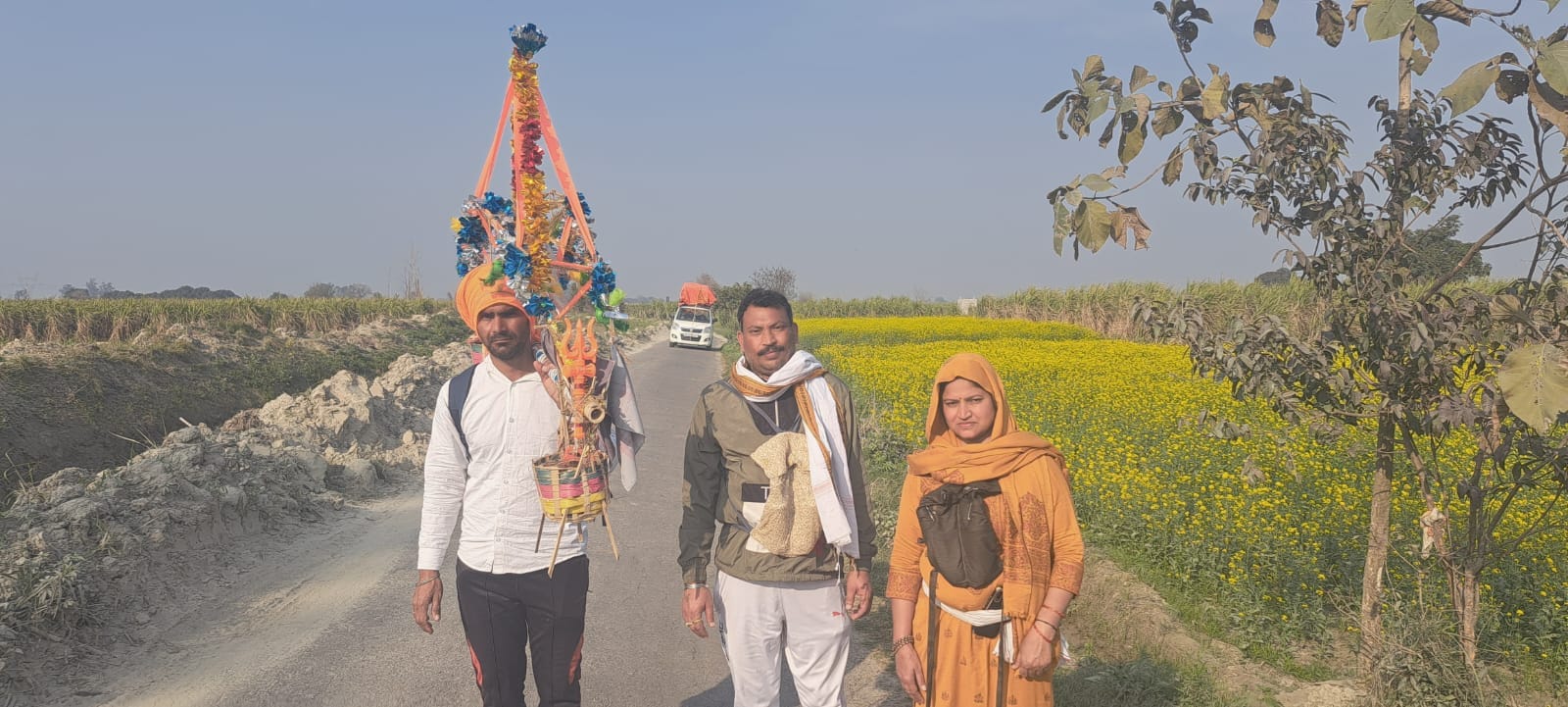सरूरपुर। धनवाली खेडा स्थित शिविर में आराम करते कांवडियां। संवाद सरूरपुर। धनवाली खेडा स्थित शिविर में आराम करते कांवडियां। संवाद