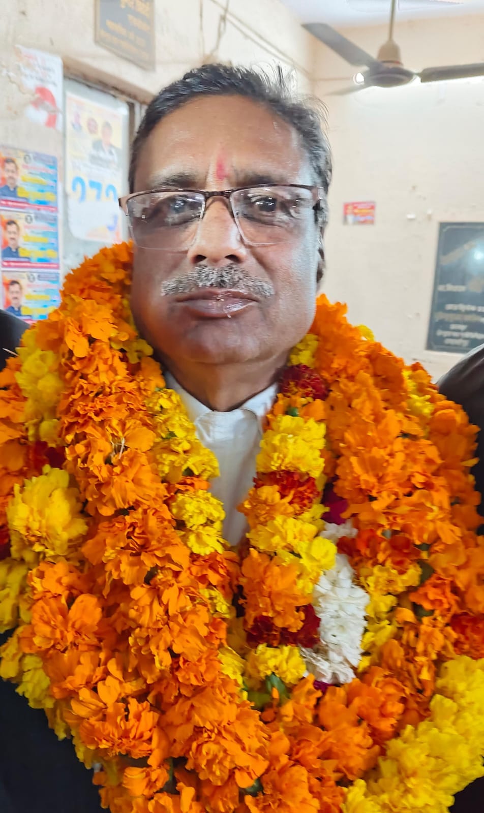 सेंट्रल बार एसोसिएशन के चुनाव में जीत के बाद जश्न मनाते अधिवक्ता। संवाद सेंट्रल बार एसोसिएशन के चुनाव में जीत के बाद जश्न मनाते अधिवक्ता। संवाद