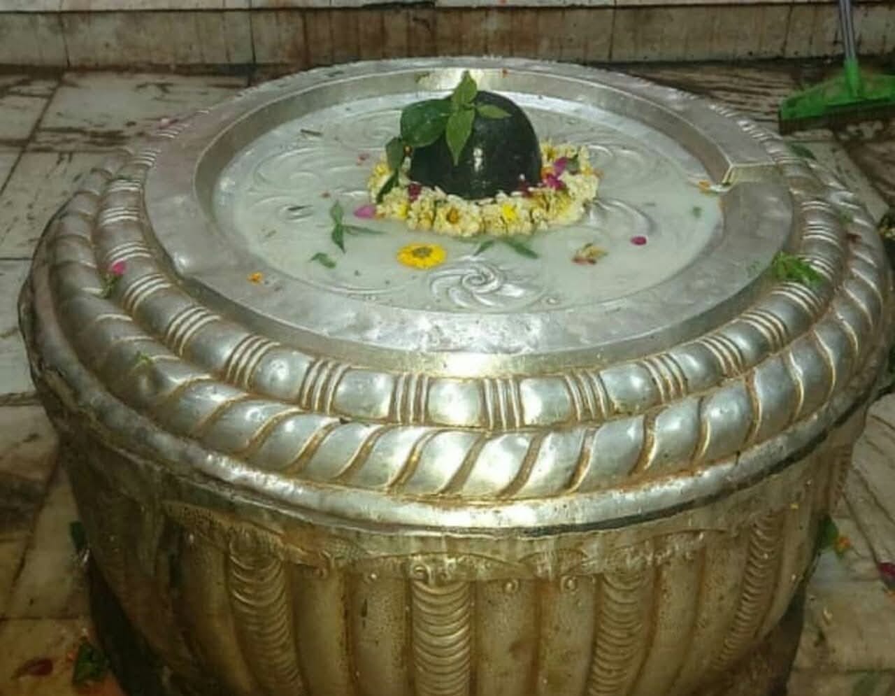 07- कुबेर टीला पर स्थापित शिवलिंग-ट्रस्ट