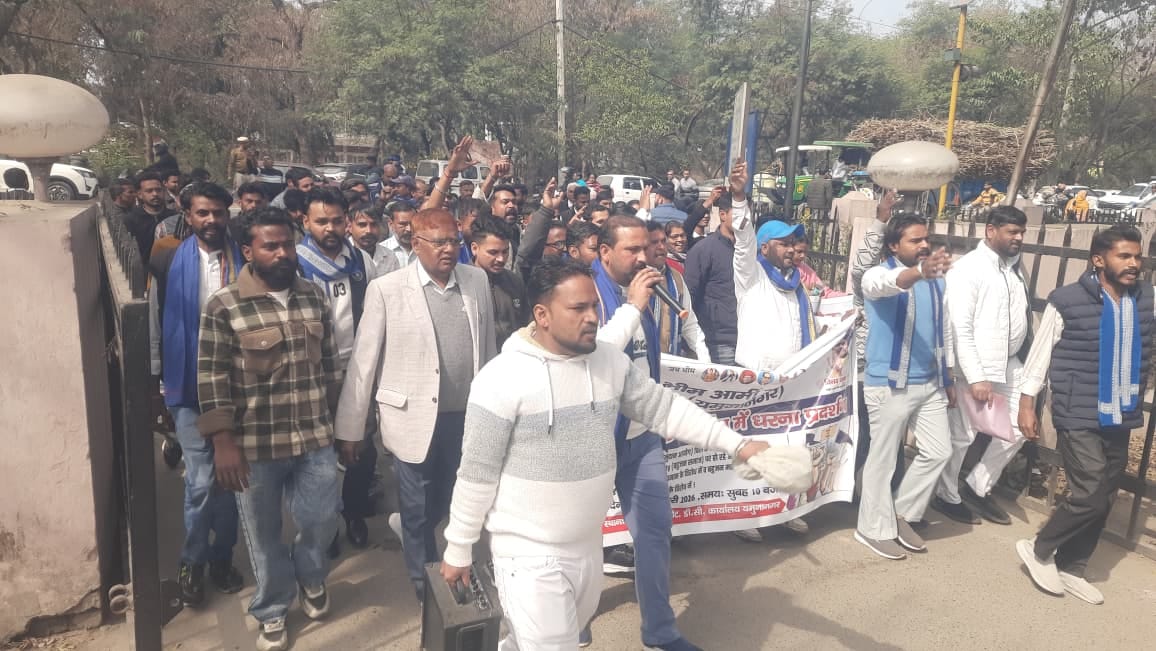 एसडीएम को राज्यपाल के नाम ज्ञापन सौंपते भीम आर्मी के पदाधिकारी। संवाद